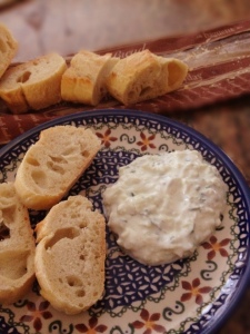 Greek Tzatziki and bread